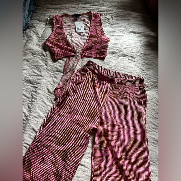 Forever 21 Pants - Forever 21, NWT, tropical, two piece, brown and pink set